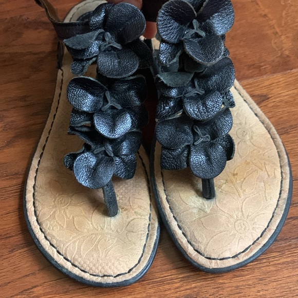 BOC Black Floral T- Strap Sandal - Size 36.5 / 6 - Picture 7 of 7